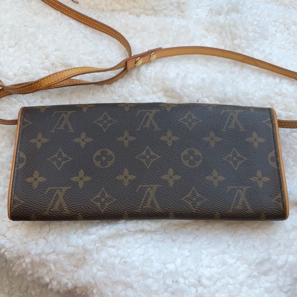 Louis Vuitton Pochette Twin GM crossbody bag. - Picture 2 of 11